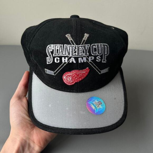 Vintage 1998 Detroit Red Wings Starter Stanley Cup NHL Hat - Picture 1 of 6
